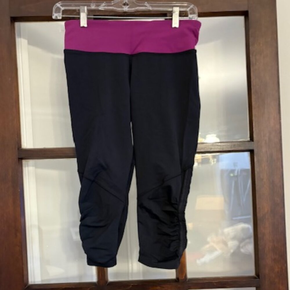 Lululemon black and purple ruched cropped leggings, size 6